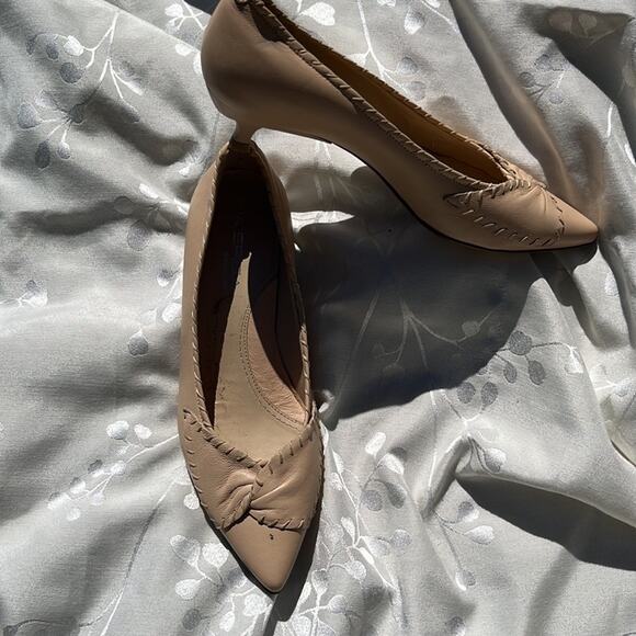 Via Spega Italian Cream Color kitten Heels with lacing Size 6.5 - Picture 5 of 14